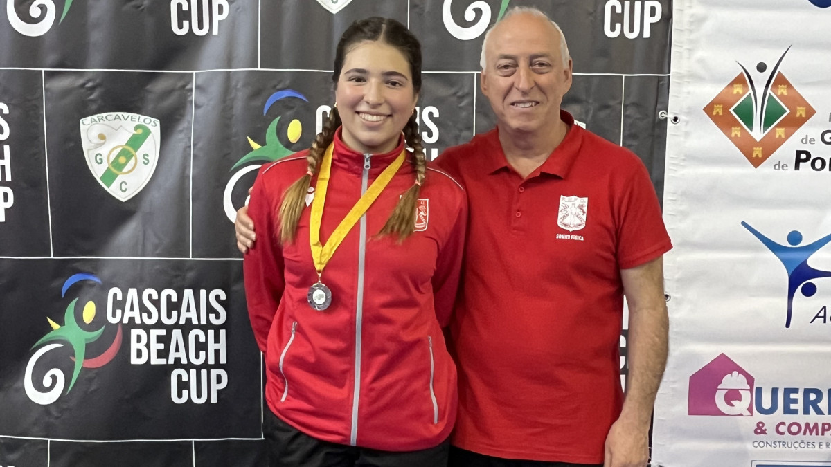 Imagem ilustrativa: Ginasta da Física em segundo no Cascais Beach Cup Trampolins 2025