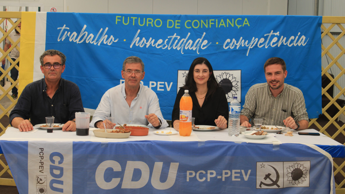 Imagem ilustrativa: CDU de Torres Vedras organizou almoço para assinalar o 25 de Abril