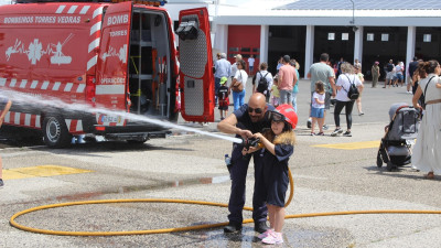 Imagem ilustrativa: Bombeiros Voluntários de Torres Vedras em festa no Dia Mundial da Criança