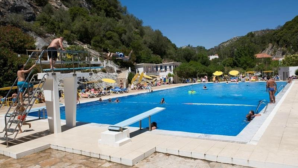 Imagem ilustrativa: Encerramento das piscinas do Vimeiro e das termas da Maceira gera debate na Assembleia Municipal