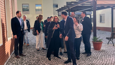 Imagem ilustrativa: Palma Ramalho visitou Lar da Misericórdia em Torres Vedras e reuniu com IPSS na Lourinhã